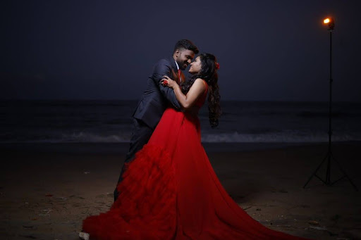 15 Unique Wedding Photography Pose Ideas for Couples
